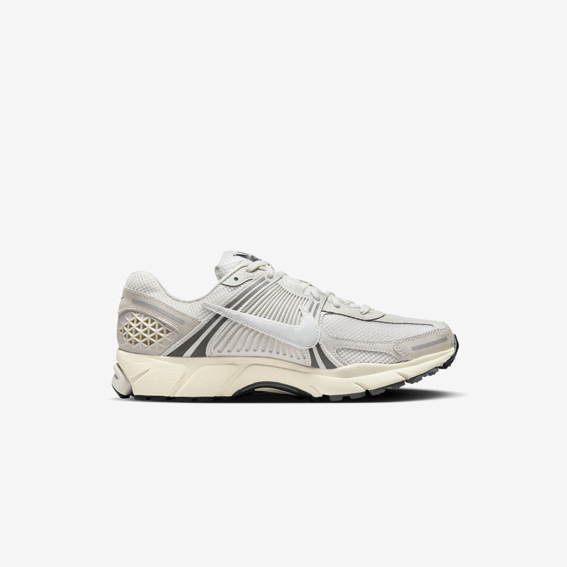 Кросівки Nike Vomero 5 HF0731-007 5 Кросівки Nike Vomero 5 HF0731-007