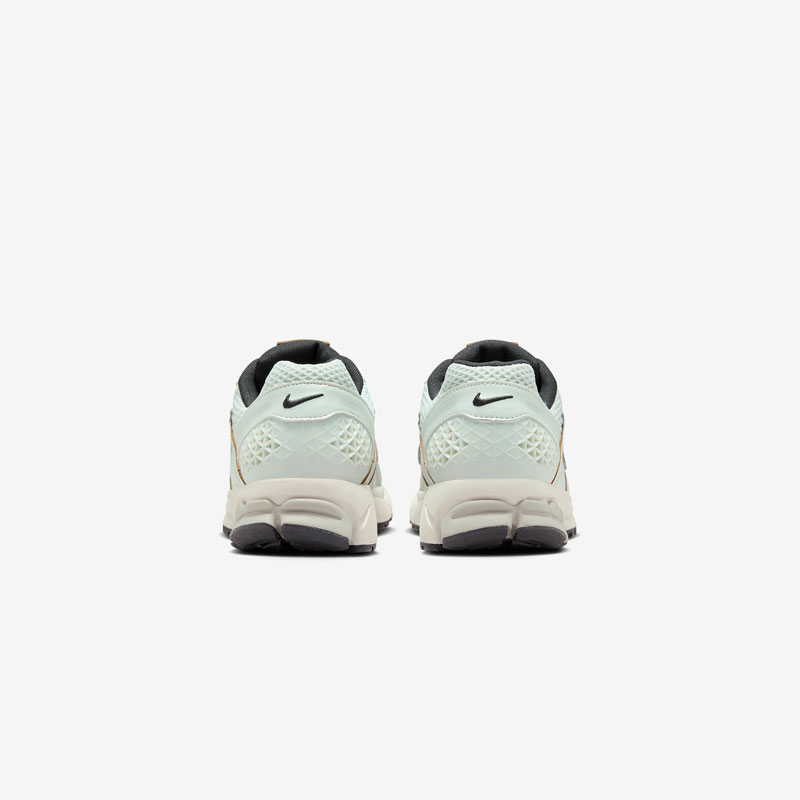Кросівки Nike W Zoom Vomero 5 FN6742-001 4 Кросівки Nike W Zoom Vomero 5 FN6742-001