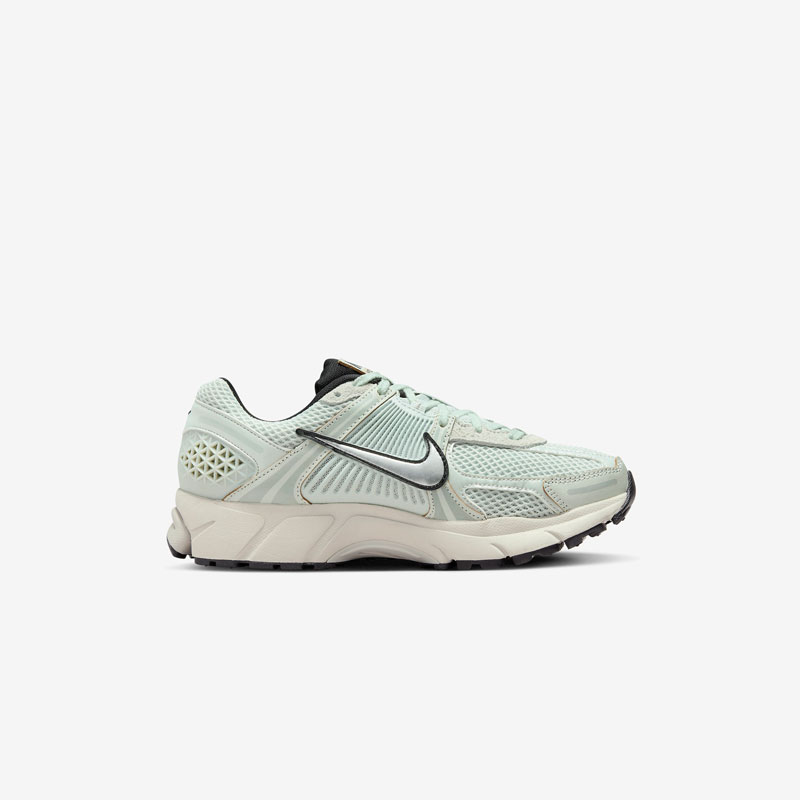 Кросівки Nike W Zoom Vomero 5 FN6742-001 5 Кросівки Nike W Zoom Vomero 5 FN6742-001