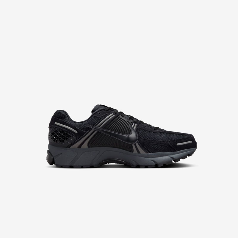 Кросівки Nike Zoom Vomero 5 HF1553-001 5 Кросівки Nike Zoom Vomero 5 HF1553-001