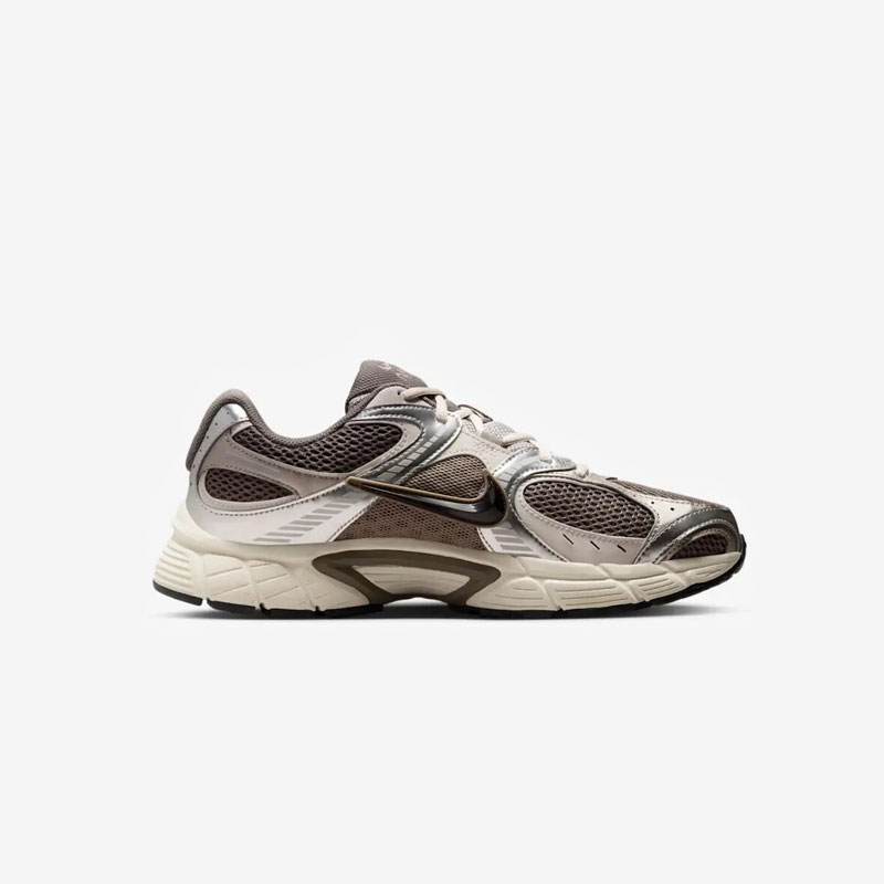 Кросівки Nike V5 RNR Cave Stone HJ5228-200 5 Кросівки Nike V5 RNR "Cave Stone" HJ5228-200