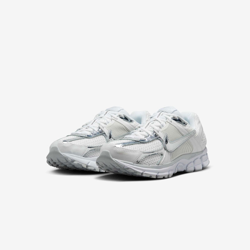 Кросівки Nike W Vomero 5 Chrome Toe HF7723-100 2 Кросівки Nike W Vomero 5 "Chrome Toe" HF7723-100
