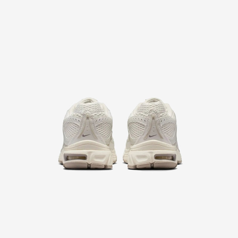 Кросівки Nike Air Max Moto 2K Light Bone Sail IQ0272-030 4 Кросівки Nike Air Max Moto 2K "Light Bone Sail" IQ0272-030