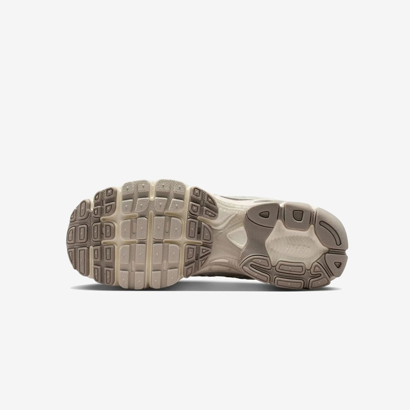 Кросівки Nike Air Max Moto 2K Light Bone Sail IQ0272-030 6 Кросівки Nike Air Max Moto 2K "Light Bone Sail" IQ0272-030