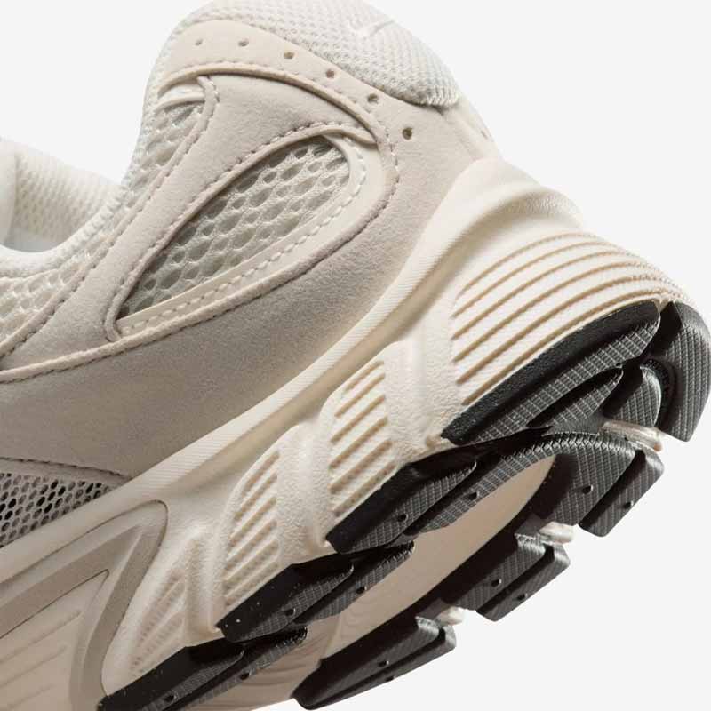 Кросівки Nike V5 RNR Light Orewood Brown II6294-100 8 Кросівки Nike V5 RNR "Light Orewood Brown" II6294-100