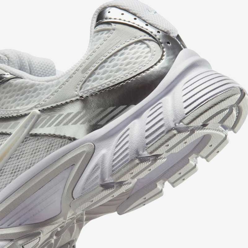 Кросівки Nike V5 RNR White Metallic Platinum HQ7901-112 8 Кросівки Nike V5 RNR "White Metallic Platinum" HQ7901-112